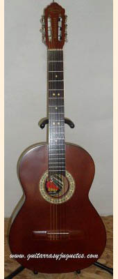 Guitarra económica modelo GTE sin curva de Paracho Vista 9